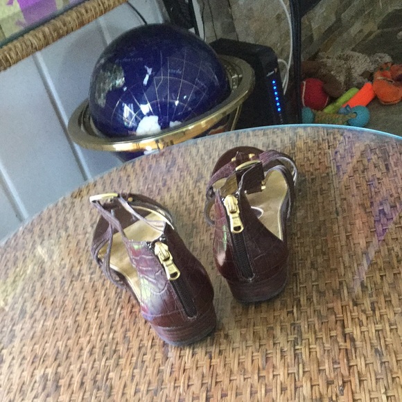 Joan David Moc Croc Sandal - Picture 4 of 4